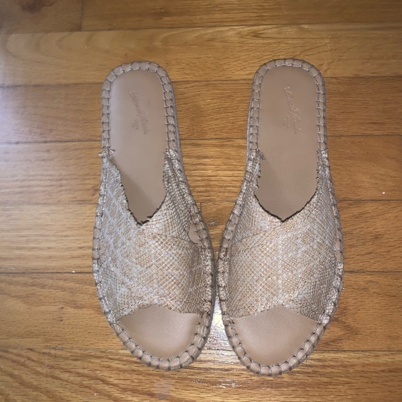 Universal Thread Flatform Straw Sandals - Picture 2 of 4